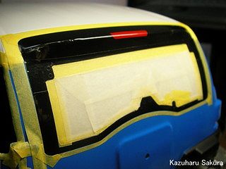 タミヤ CC-01 FJクルーザー 製作記  ～ ボディ塗装 ～  後方の窓枠をマスキング